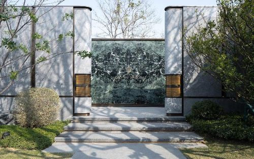 龍湖 用產(chǎn)品 重塑 未來(lái)